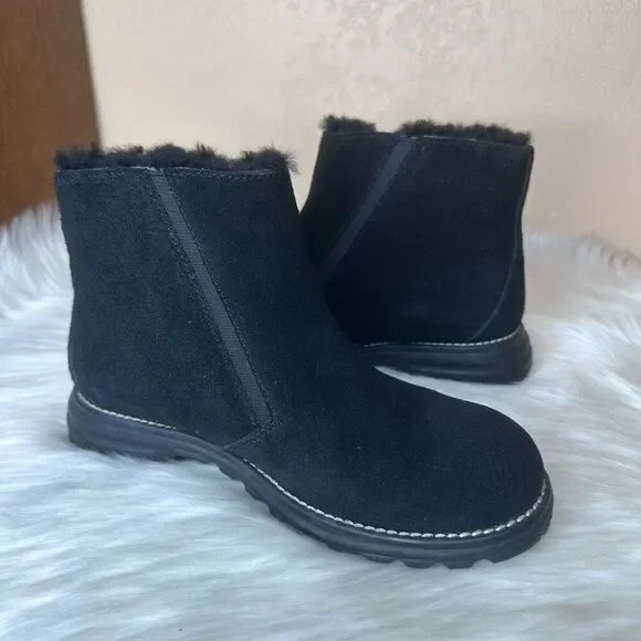 UGG #5431 Suede Shearling Lined Ankle Boots Size 7 - Picture 12 of 12